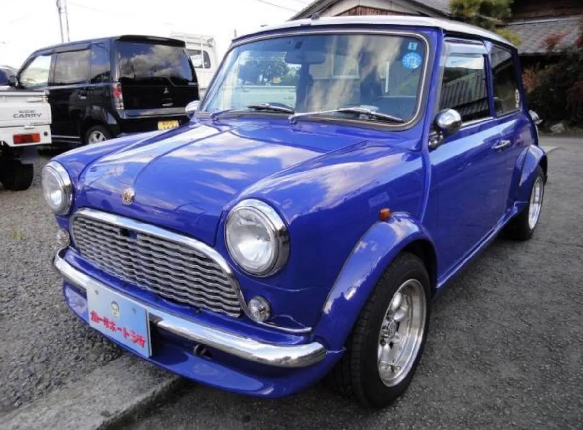 青いミニ