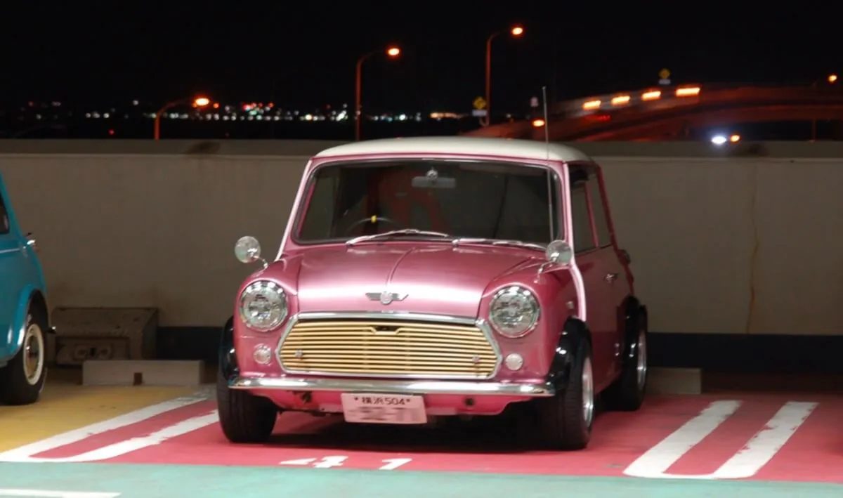 ピンクのローバーミニ