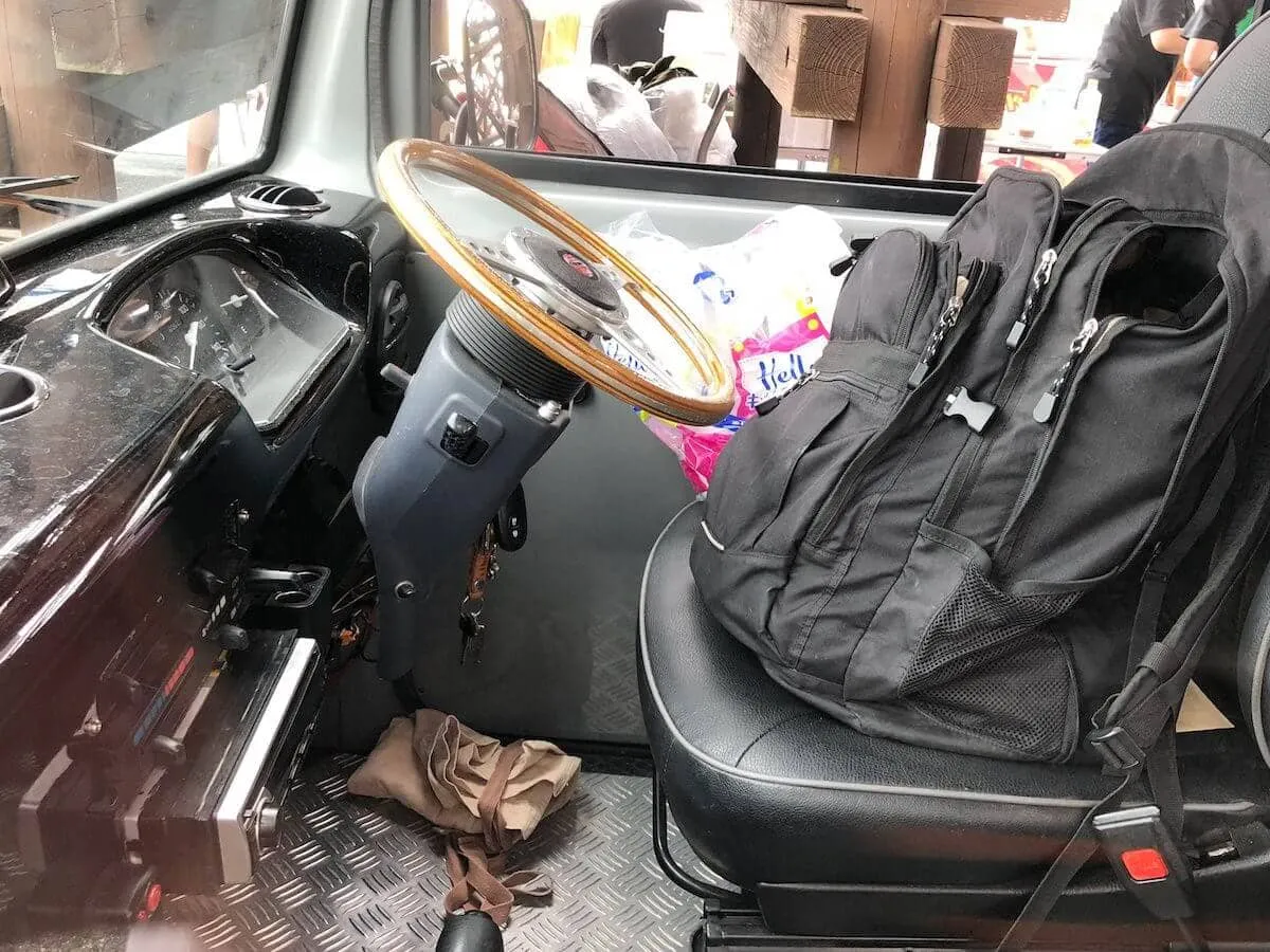 tfesmini4.jpg ミニにそっくりな車の内装